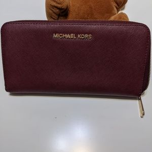💖 Beautiful Burgundy Michael Kors Wallet 💖
